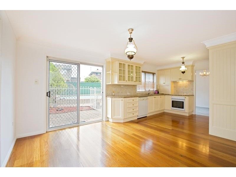 8 Dening Close, Chipping Norton NSW 2170