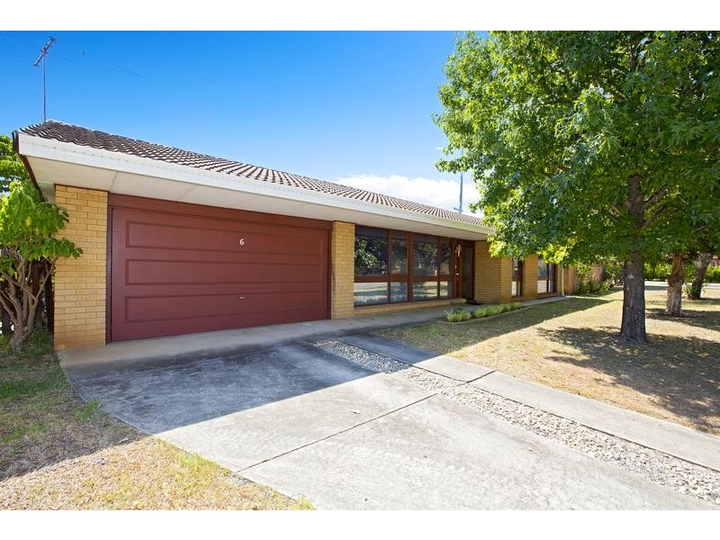 6 Rae Avenue, Moorebank NSW 2170