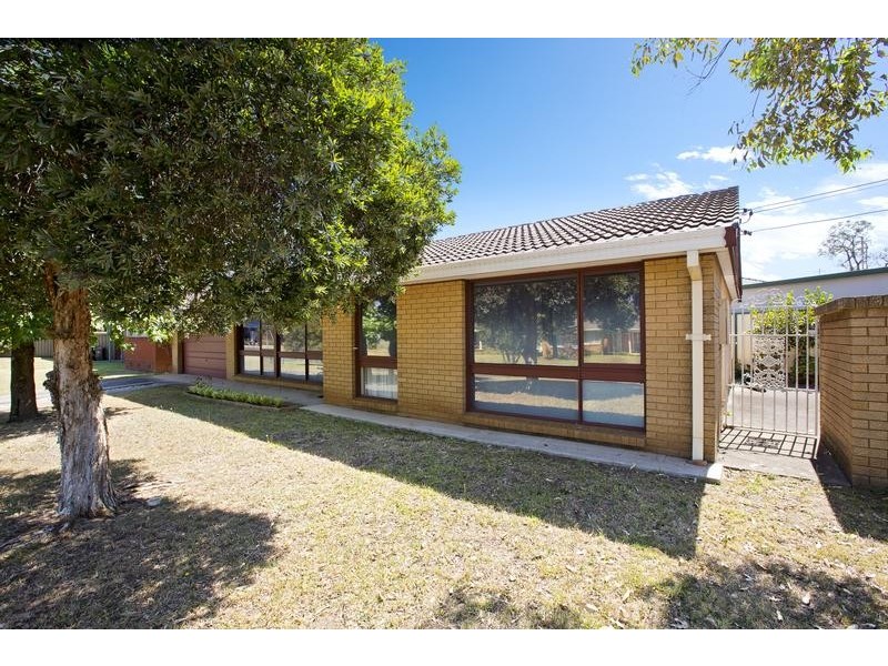 6 Rae Avenue, Moorebank NSW 2170