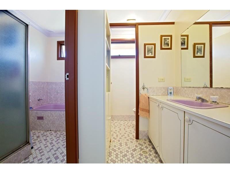 6 Rae Avenue, Moorebank NSW 2170