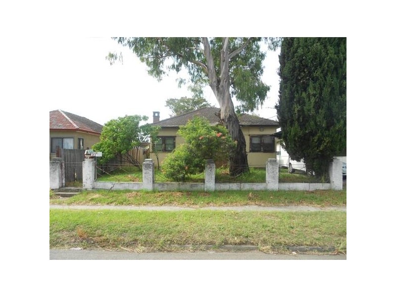 82 Moorebank Ave, Moorebank NSW 2170