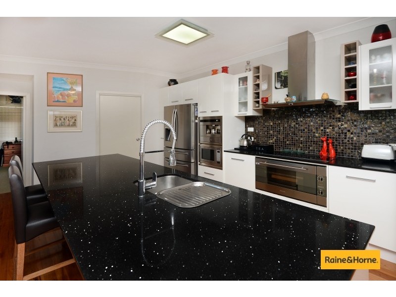 18 San Simeon Circuit, Sapphire Beach NSW 2450