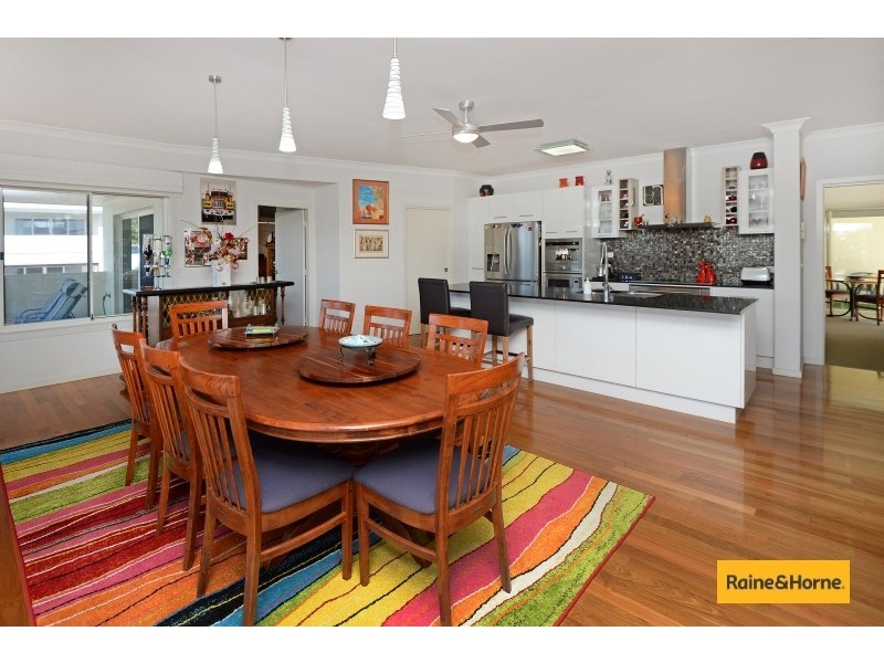 18 San Simeon Circuit, Sapphire Beach NSW 2450