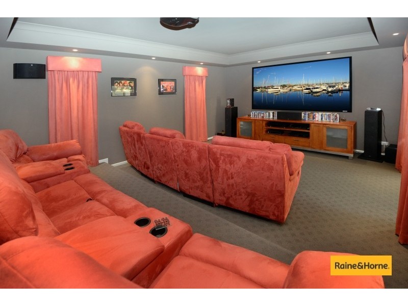 18 San Simeon Circuit, Sapphire Beach NSW 2450