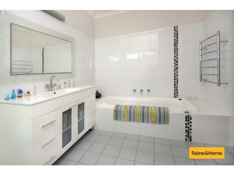18 San Simeon Circuit, Sapphire Beach NSW 2450