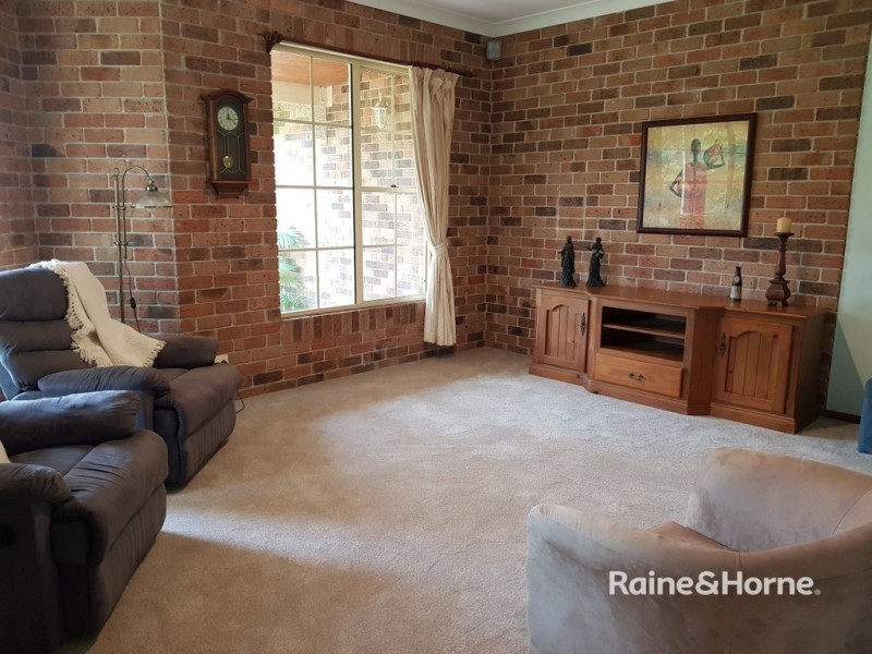 10 Pont Close, Emerald Beach NSW 2456