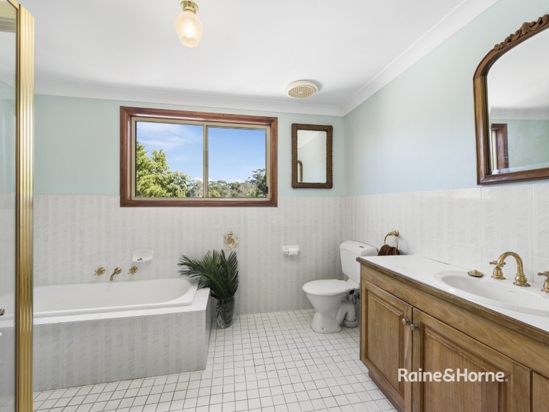 10 Pont Close, Emerald Beach NSW 2456