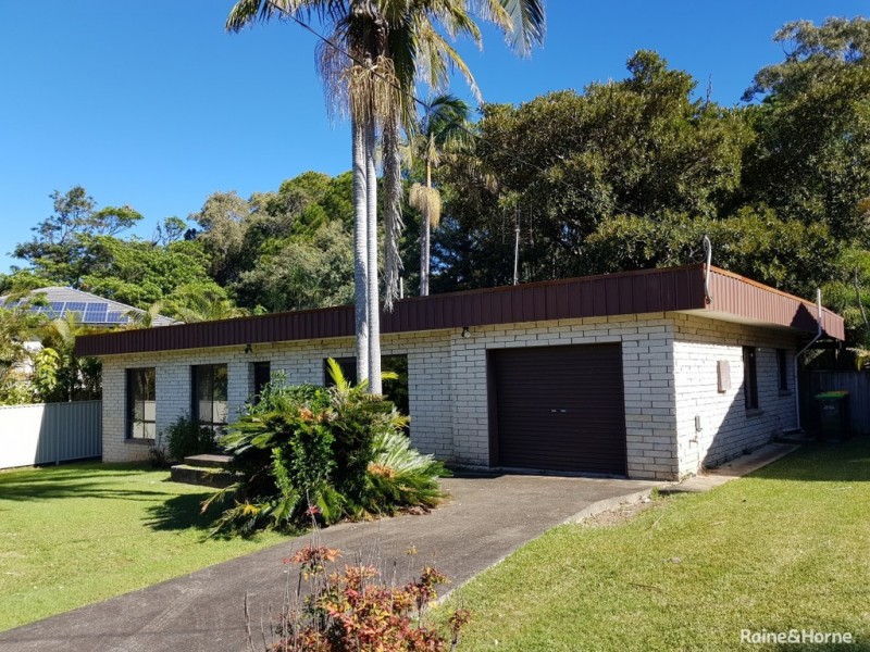 18 Warrawee Street, Sapphire Beach NSW 2450