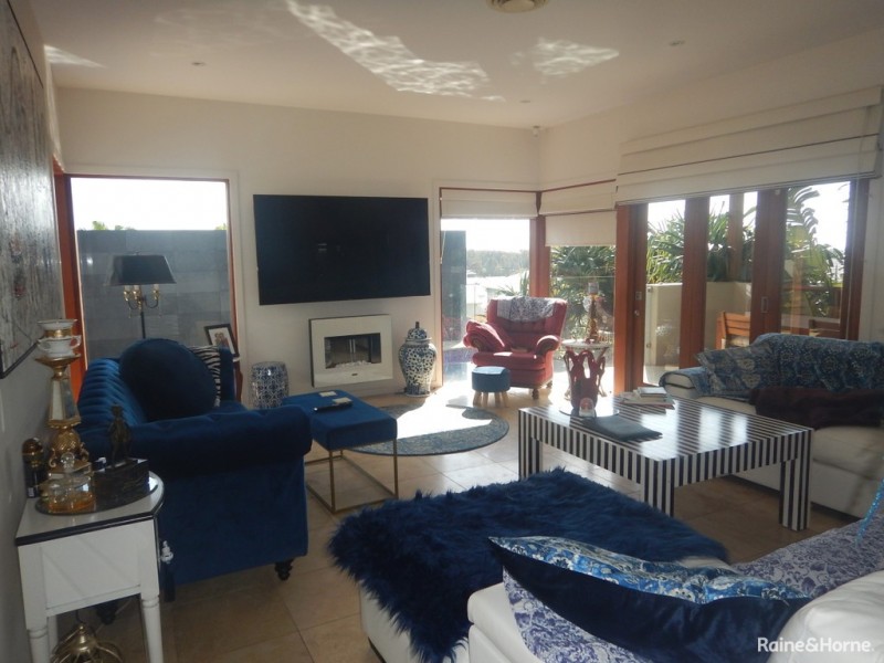 12 San Simeon Circuit, Sapphire Beach NSW 2450