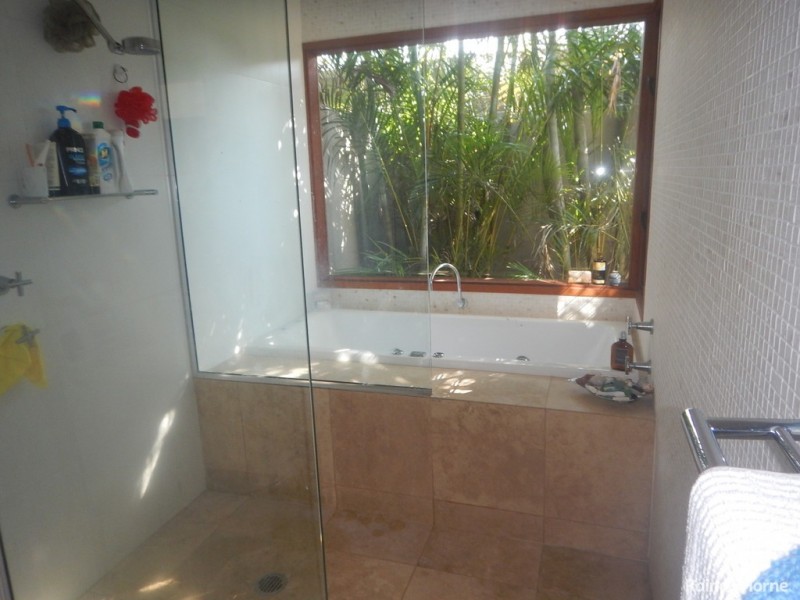 12 San Simeon Circuit, Sapphire Beach NSW 2450