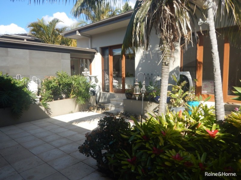 12 San Simeon Circuit, Sapphire Beach NSW 2450