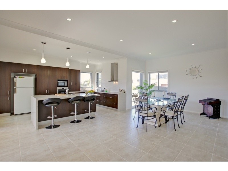 2 San Simeon Circuit, Sapphire Beach NSW 2450