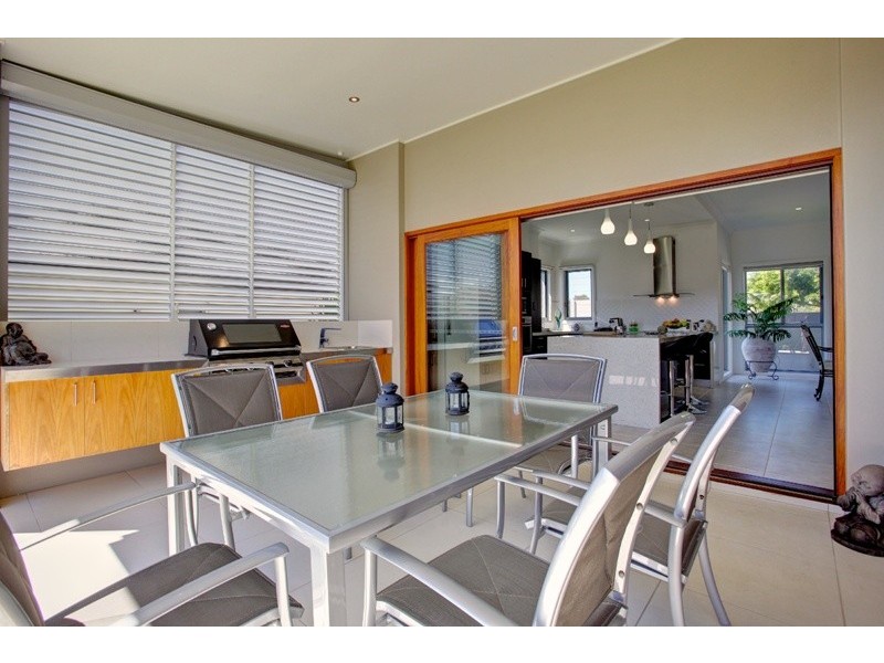 2 San Simeon Circuit, Sapphire Beach NSW 2450