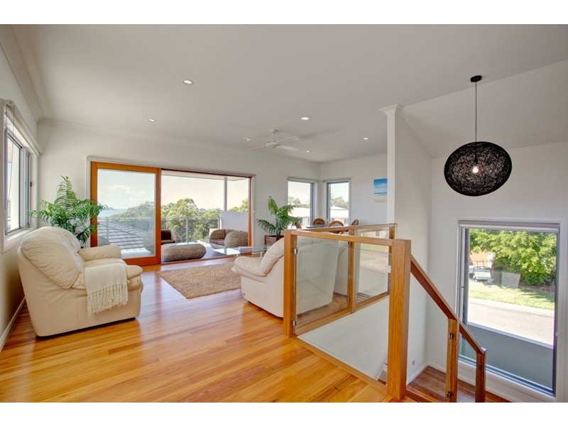 2 San Simeon Circuit, Sapphire Beach NSW 2450