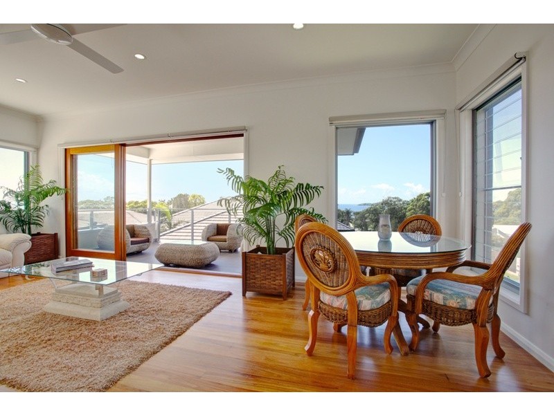 2 San Simeon Circuit, Sapphire Beach NSW 2450