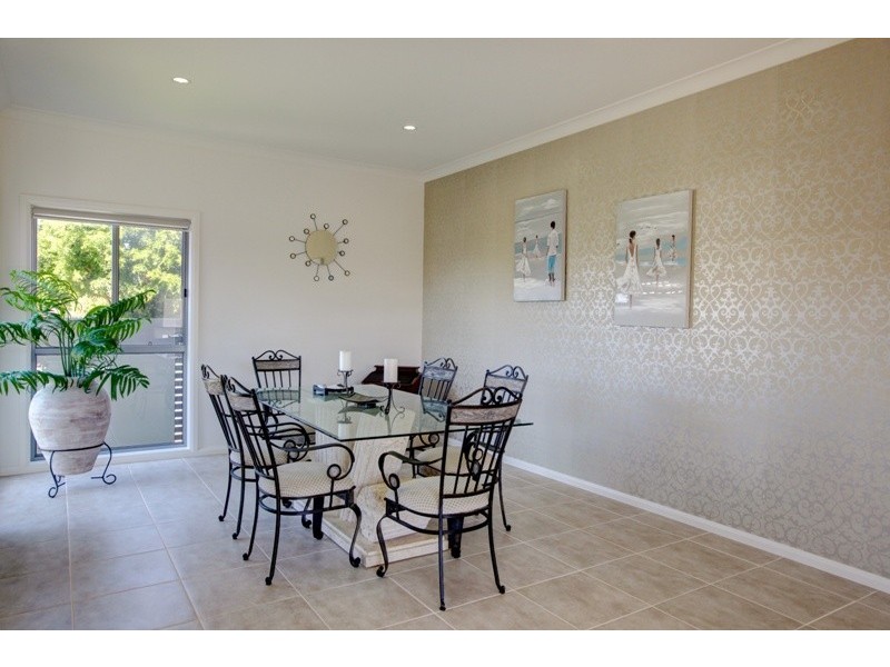 2 San Simeon Circuit, Sapphire Beach NSW 2450