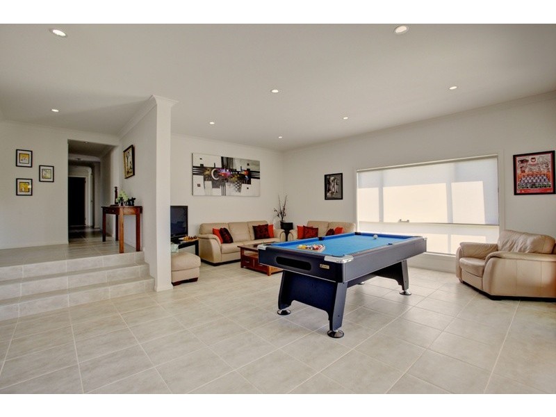 2 San Simeon Circuit, Sapphire Beach NSW 2450