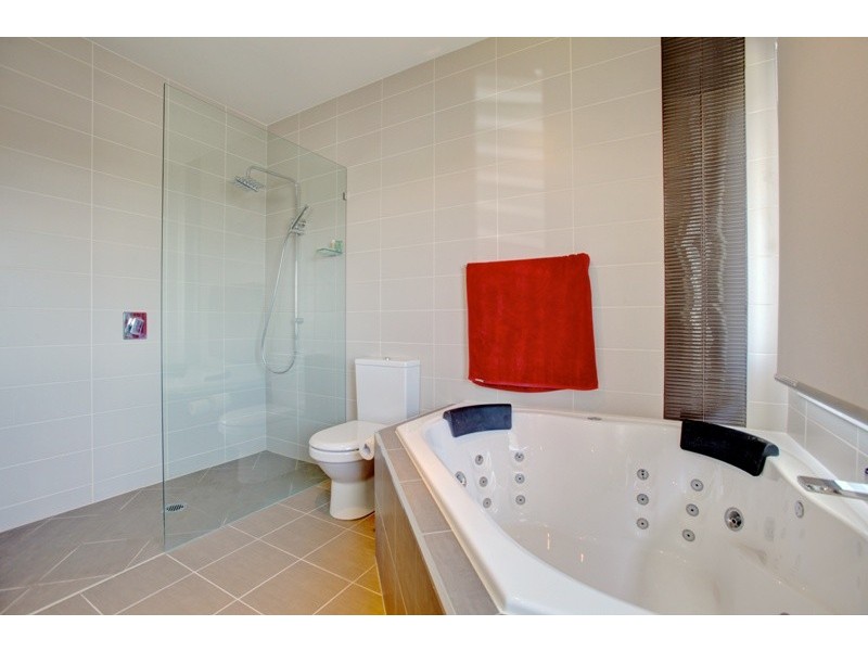 2 San Simeon Circuit, Sapphire Beach NSW 2450