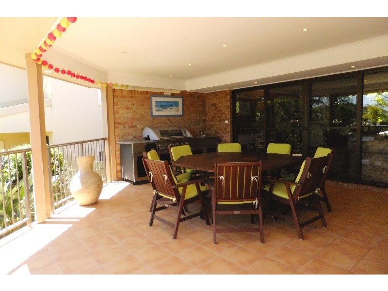 6 Hibiscus Avenue, Sapphire Beach NSW 2450