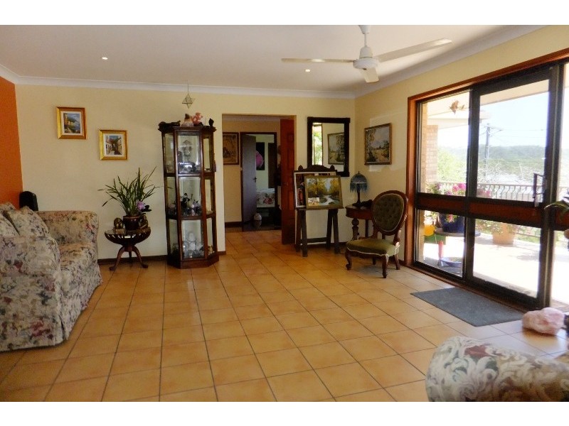 6 Hibiscus Avenue, Sapphire Beach NSW 2450