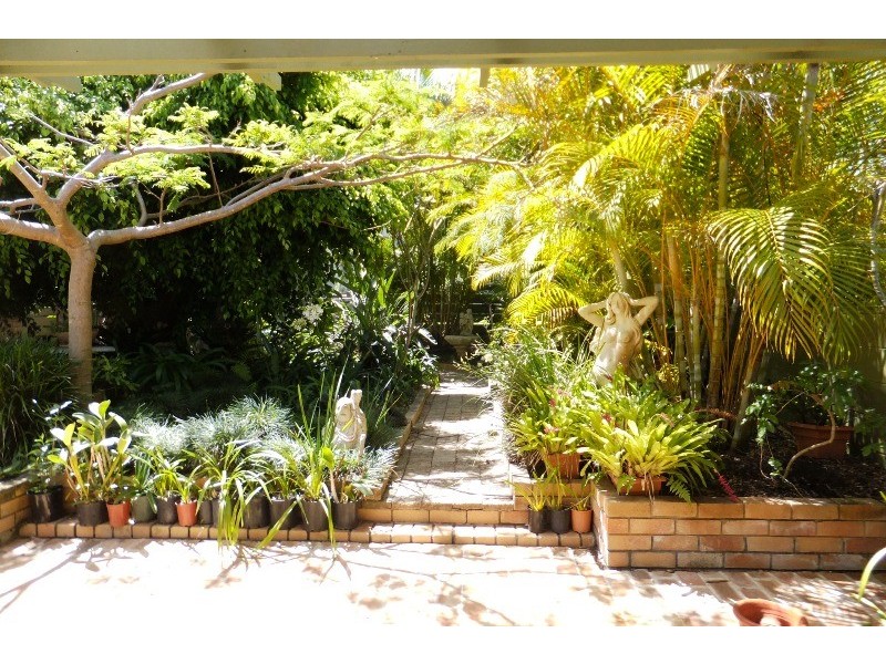 6 Hibiscus Avenue, Sapphire Beach NSW 2450