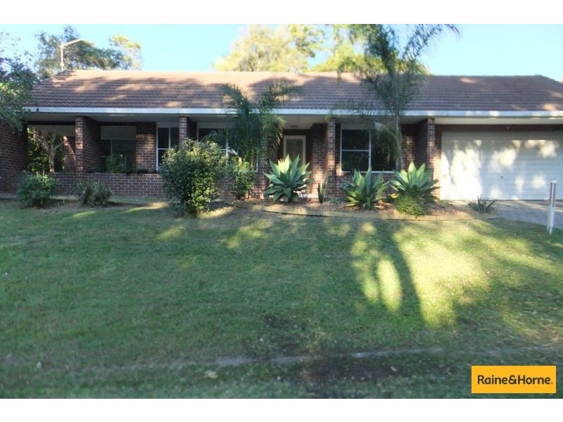 4 Lakeside Drive, Sapphire Beach NSW 2450