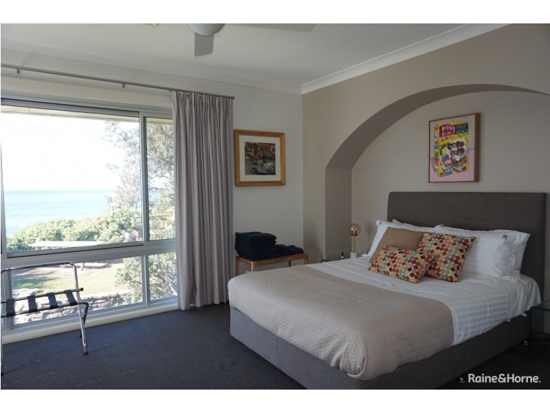 9 Emerald Avenue, Sapphire Beach NSW 2450