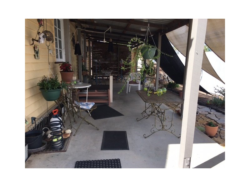 8 ROSE STREET, Blackall QLD 4472