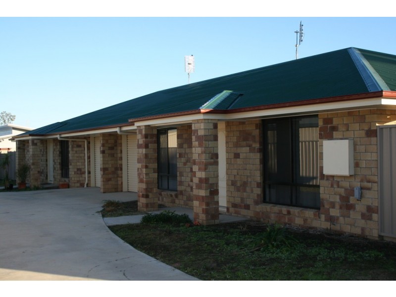 Unit 1 and 2/25 Racecourse Road, Miles QLD 4415