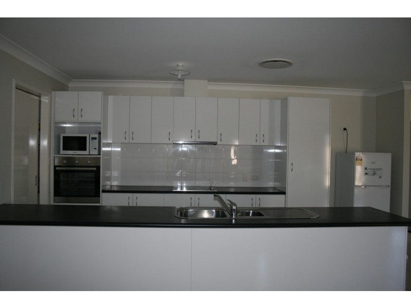 Unit 1 and 2/25 Racecourse Road, Miles QLD 4415