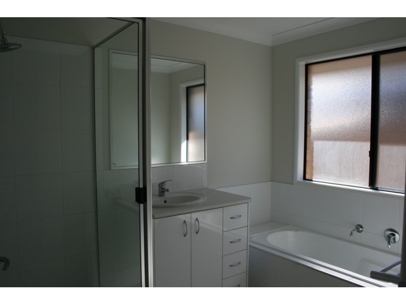 Unit 1 and 2/25 Racecourse Road, Miles QLD 4415