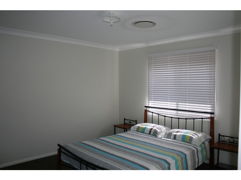 Unit 1 and 2/25 Racecourse Road, Miles QLD 4415