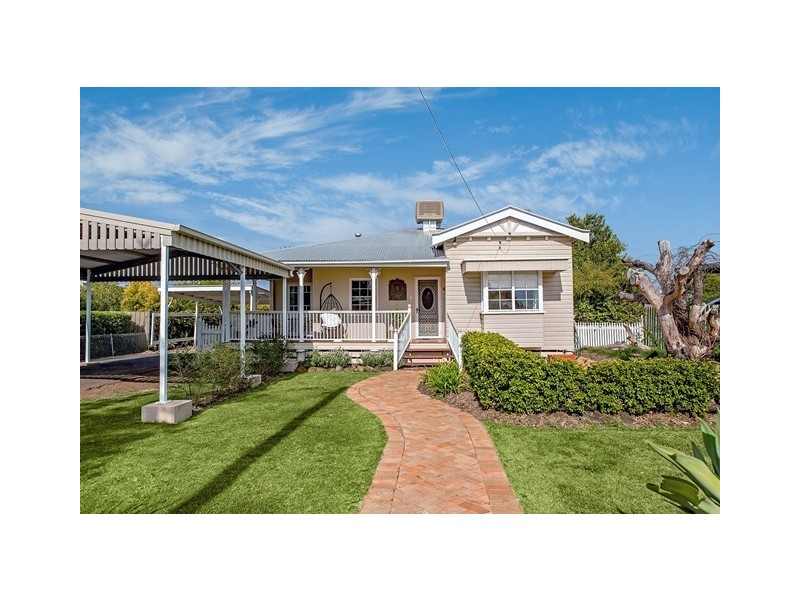 36 Edward Street, Dalby QLD 4405