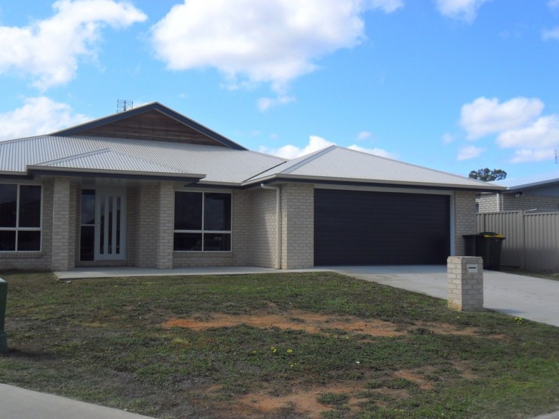30 Bishop Drive, Miles QLD 4415