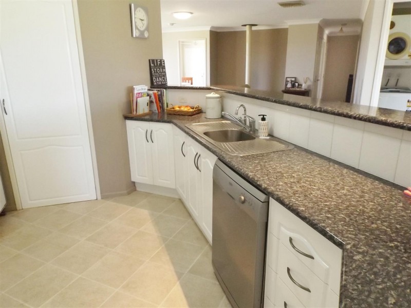 318 Roma Downs Road, Roma QLD 4455