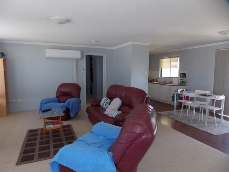 28 BEDFORD ST, Blackall QLD 4472