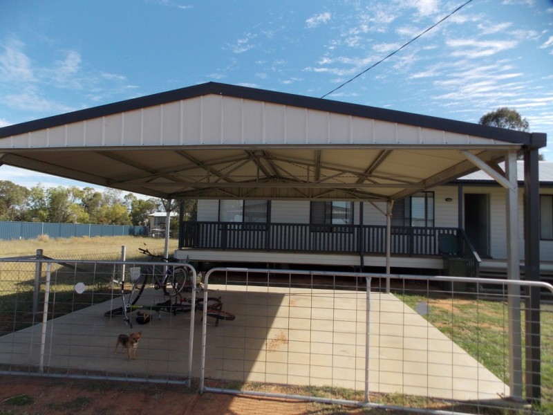 28 BEDFORD ST, Blackall QLD 4472