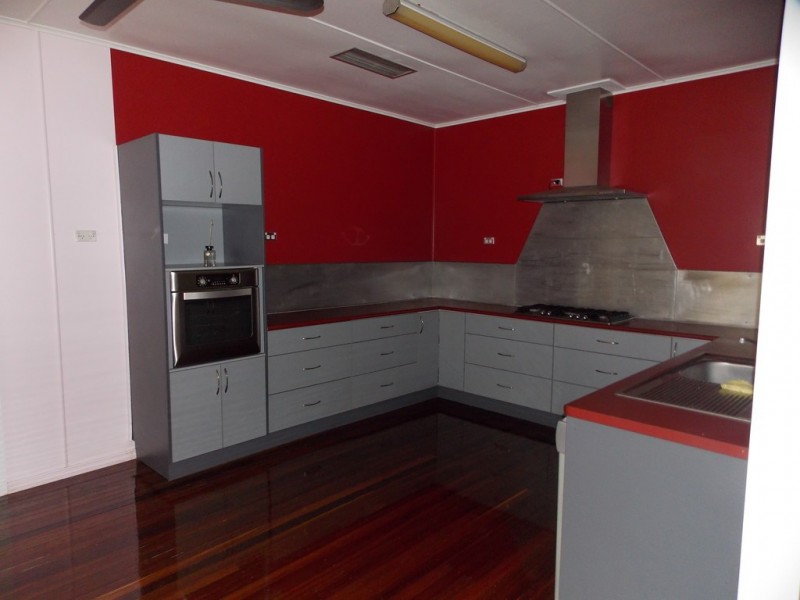 2 GIDYEA STREET, Blackall QLD 4472