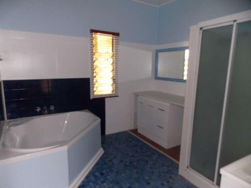 2 GIDYEA STREET, Blackall QLD 4472