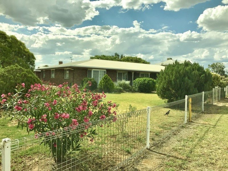 90 Northern Road, Roma QLD 4455