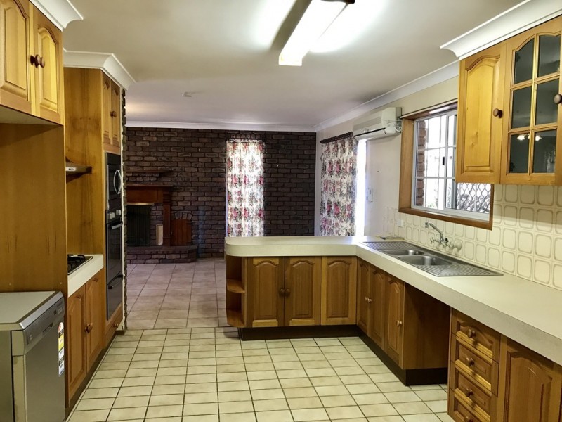 90 Northern Road, Roma QLD 4455