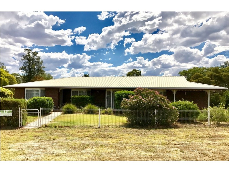 90 Northern Road, Roma QLD 4455