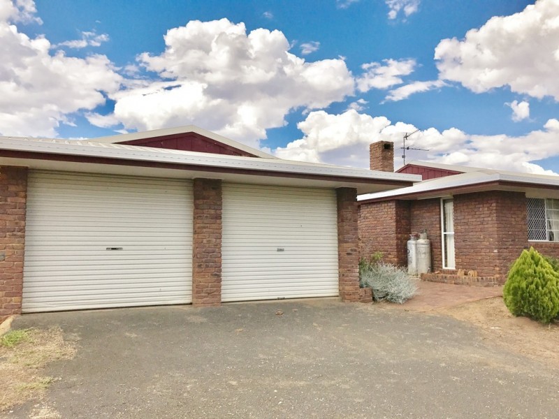 90 Northern Road, Roma QLD 4455