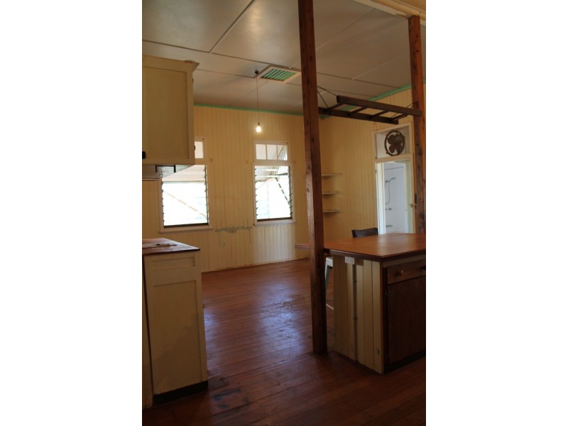 4 McGregor Street, Thargomindah QLD 4492