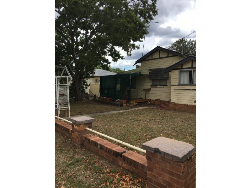 29 Hawkins street, Miles QLD 4415