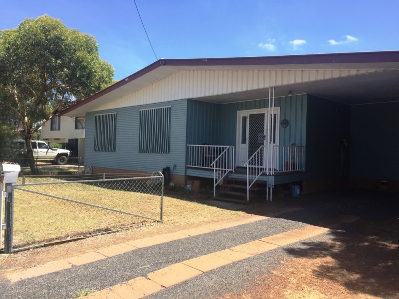 17 Brimblecombe Street, Dalby QLD 4405