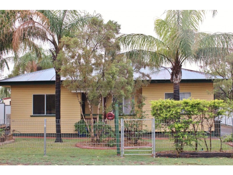 21 Timbury Street, Roma QLD 4455