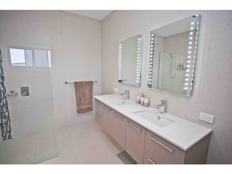 45 Southern Cross Drive, Dalby QLD 4405
