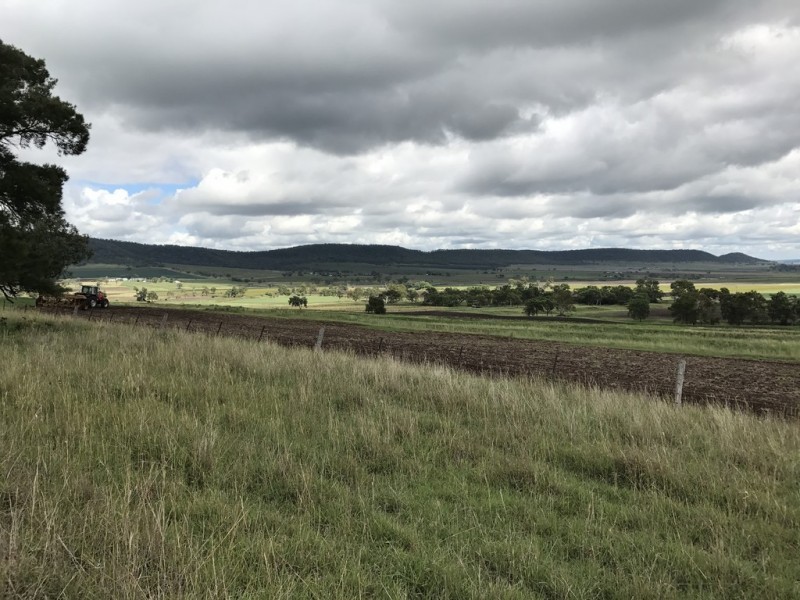 ” OAKLEIGH”, Upper Pilton QLD 4361