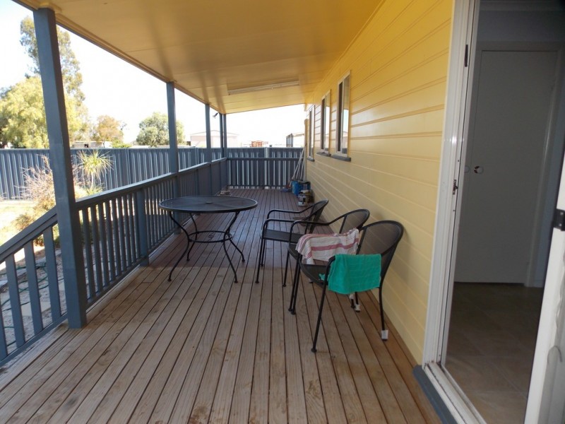 24 BEDFORD STREET, Blackall QLD 4472